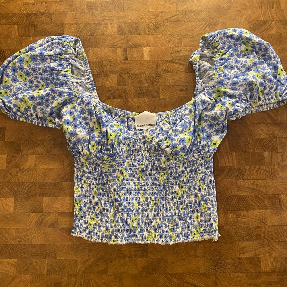 Floral cropped, smock top!